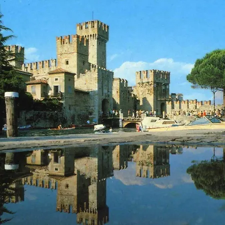 Lägenhet Gardasee Con Piscina *